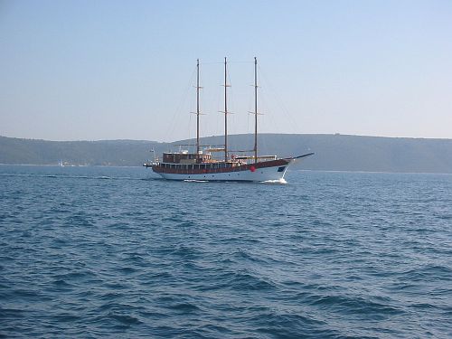 126_Touristboat.JPG